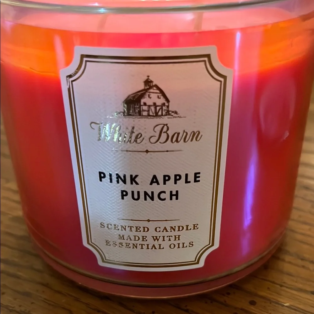 White Barn Pink Apple Punch Scented Candle - Picture 5 of 6
